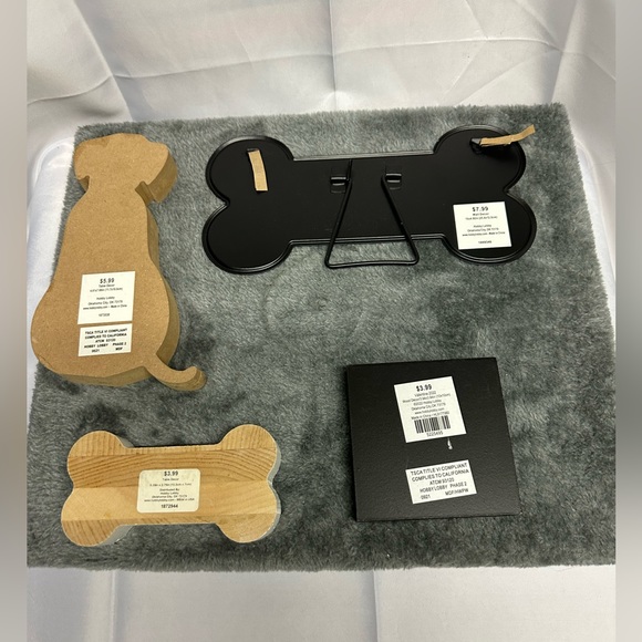 Dogs Welcome! People Tolerated. Table Decor - Picture 3 of 3